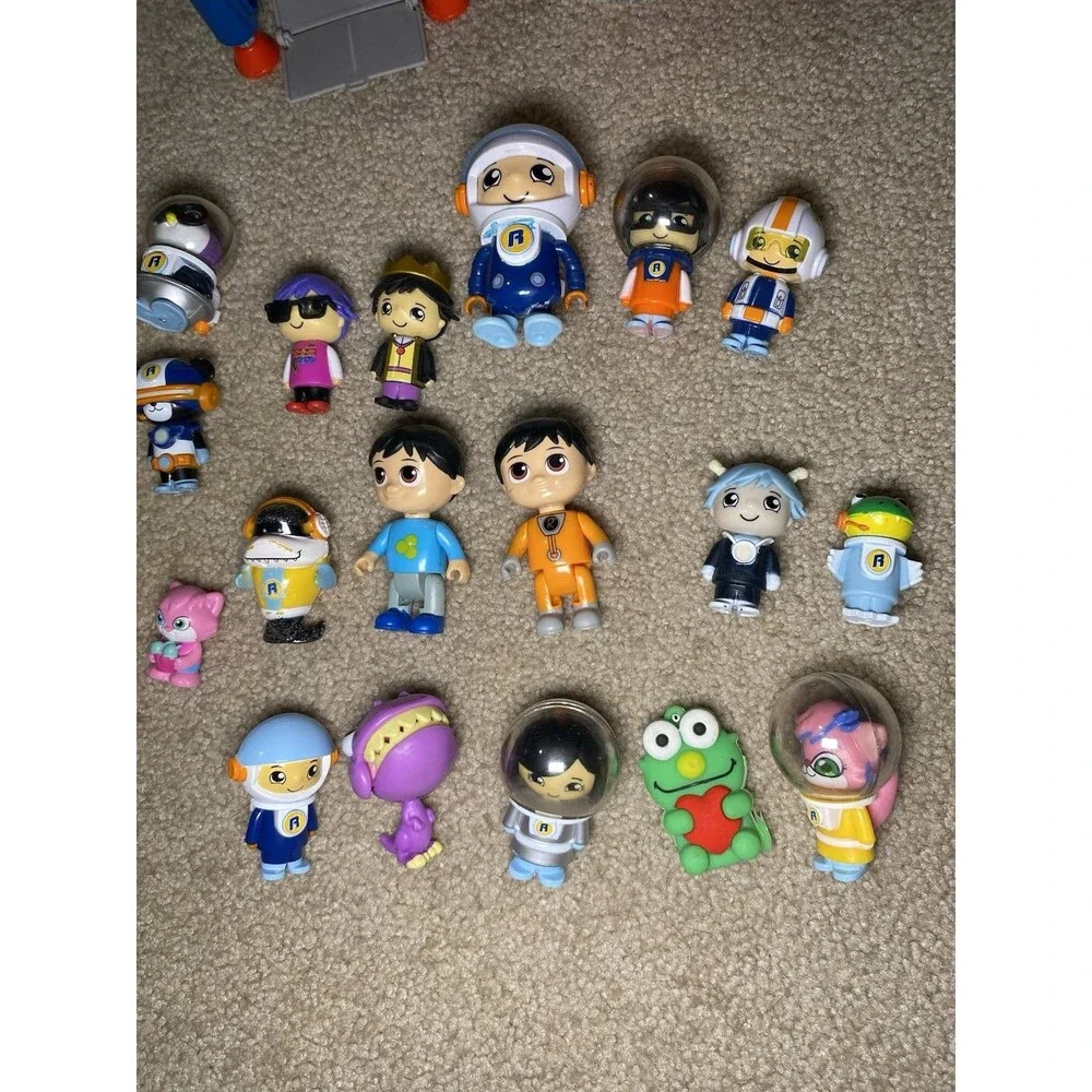 Ryan's World Galaxy Explorers Titan Universe 20 Figures Spaceship & Egg